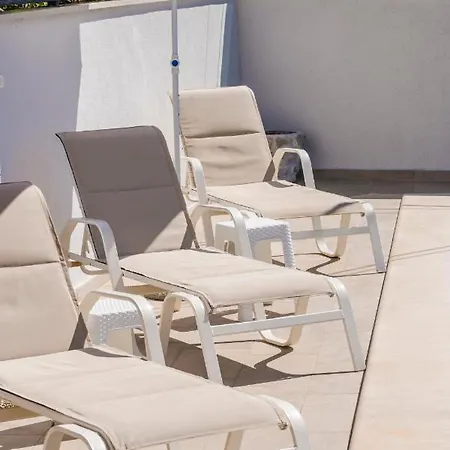 Apartment Makris No3 *