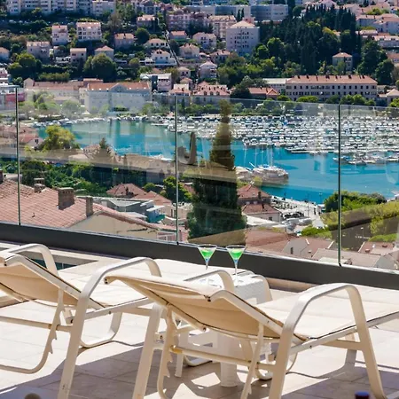 Apartment Makris No3 *
